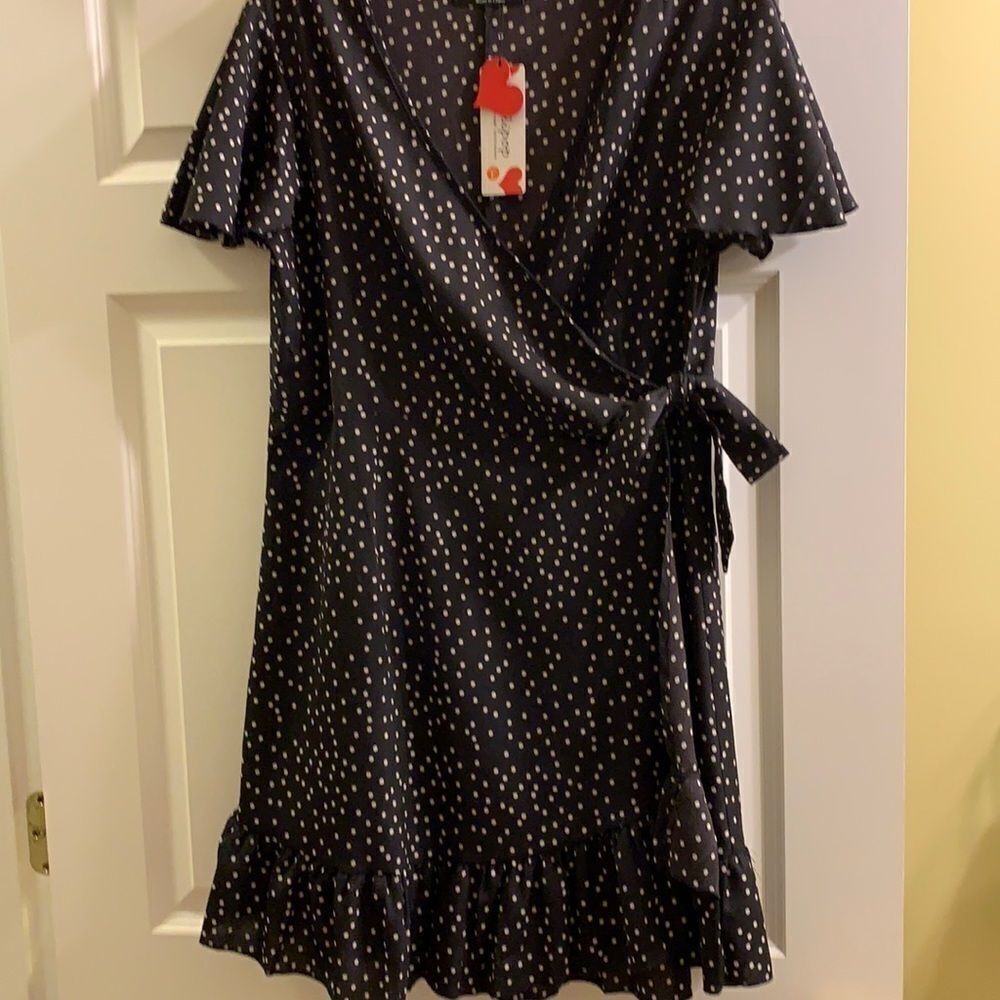 NAGGOO Size Large Navy wrap dress